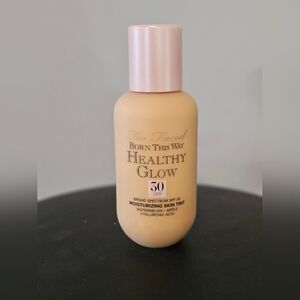 Too Faced Born This Way Healthy Glow skin tint